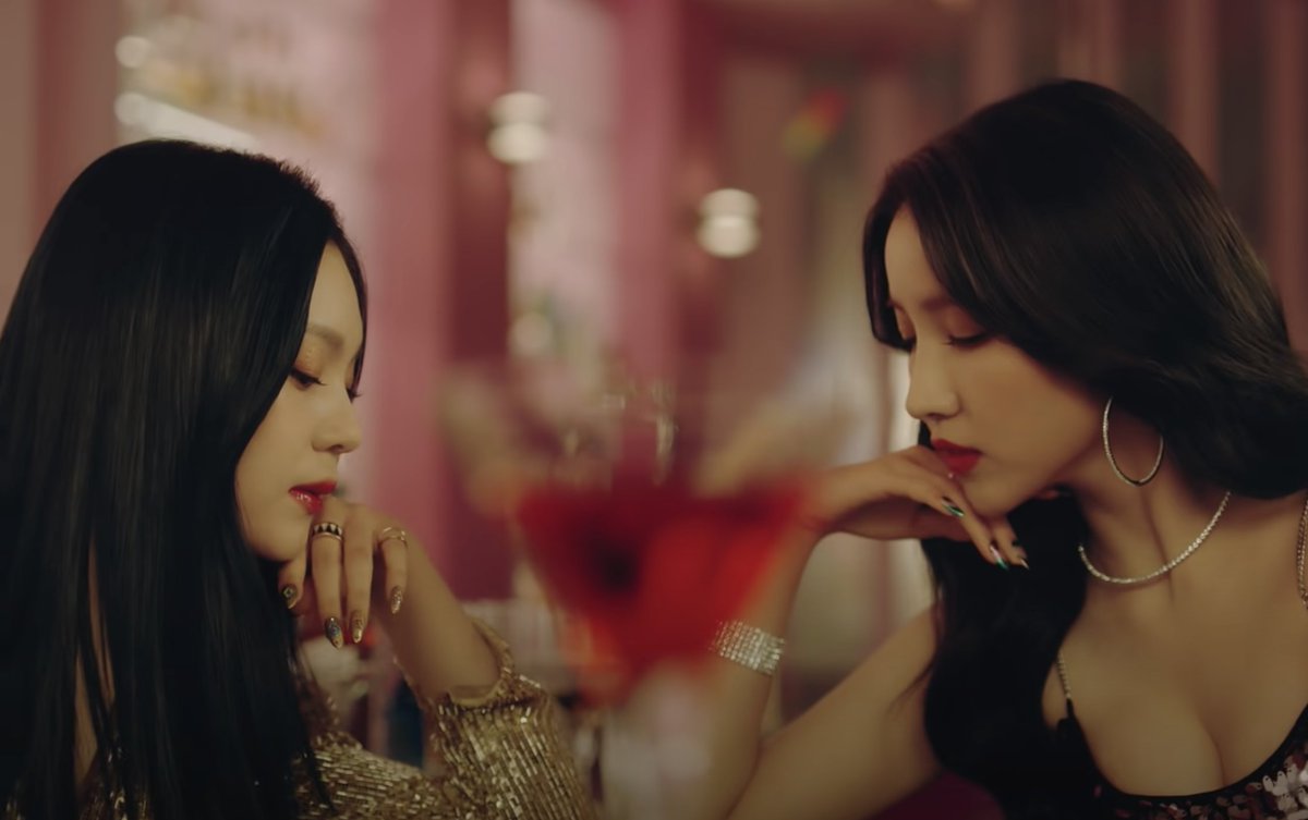 My favorite cinematic moments from GFRIEND's MAGOA thread.(disclaimer: I personally don't stan GFRIEND BUT THIS SONG SLAPS, this thread is made purely to appreciate composition, lighting and color choices of the M/V)Go stream  #MAGO