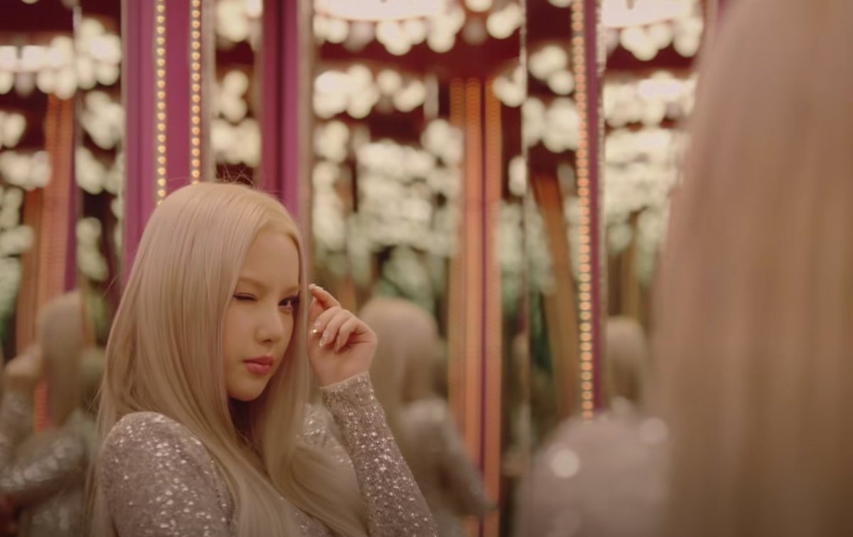 My favorite cinematic moments from GFRIEND's MAGOA thread.(disclaimer: I personally don't stan GFRIEND BUT THIS SONG SLAPS, this thread is made purely to appreciate composition, lighting and color choices of the M/V)Go stream  #MAGO