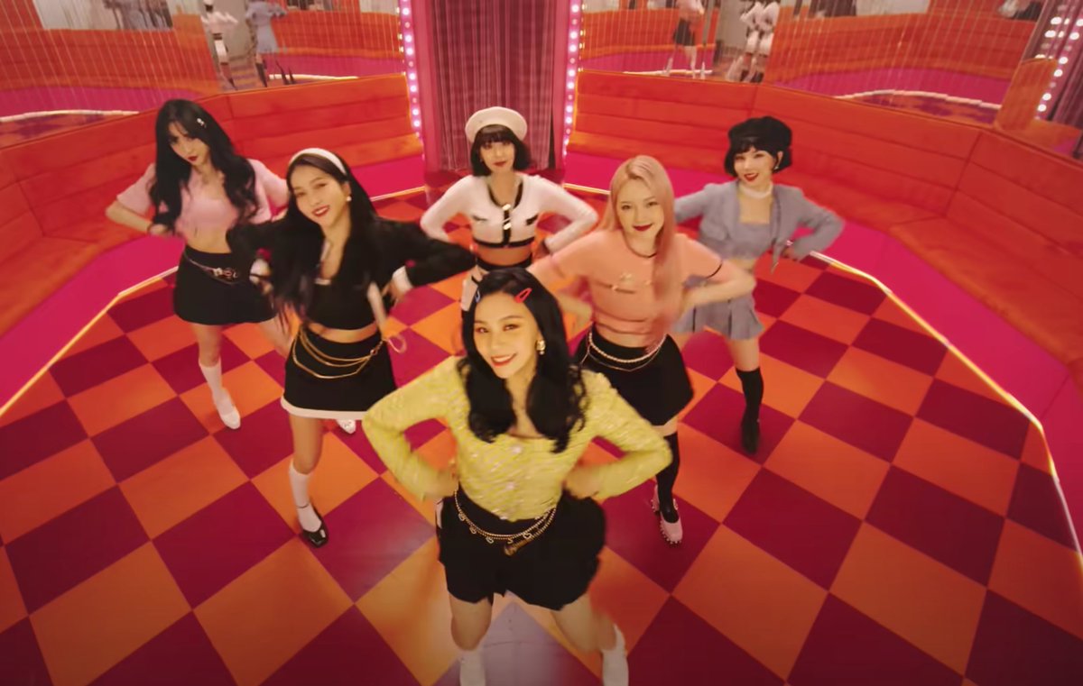 My favorite cinematic moments from GFRIEND's MAGOA thread.(disclaimer: I personally don't stan GFRIEND BUT THIS SONG SLAPS, this thread is made purely to appreciate composition, lighting and color choices of the M/V)Go stream  #MAGO