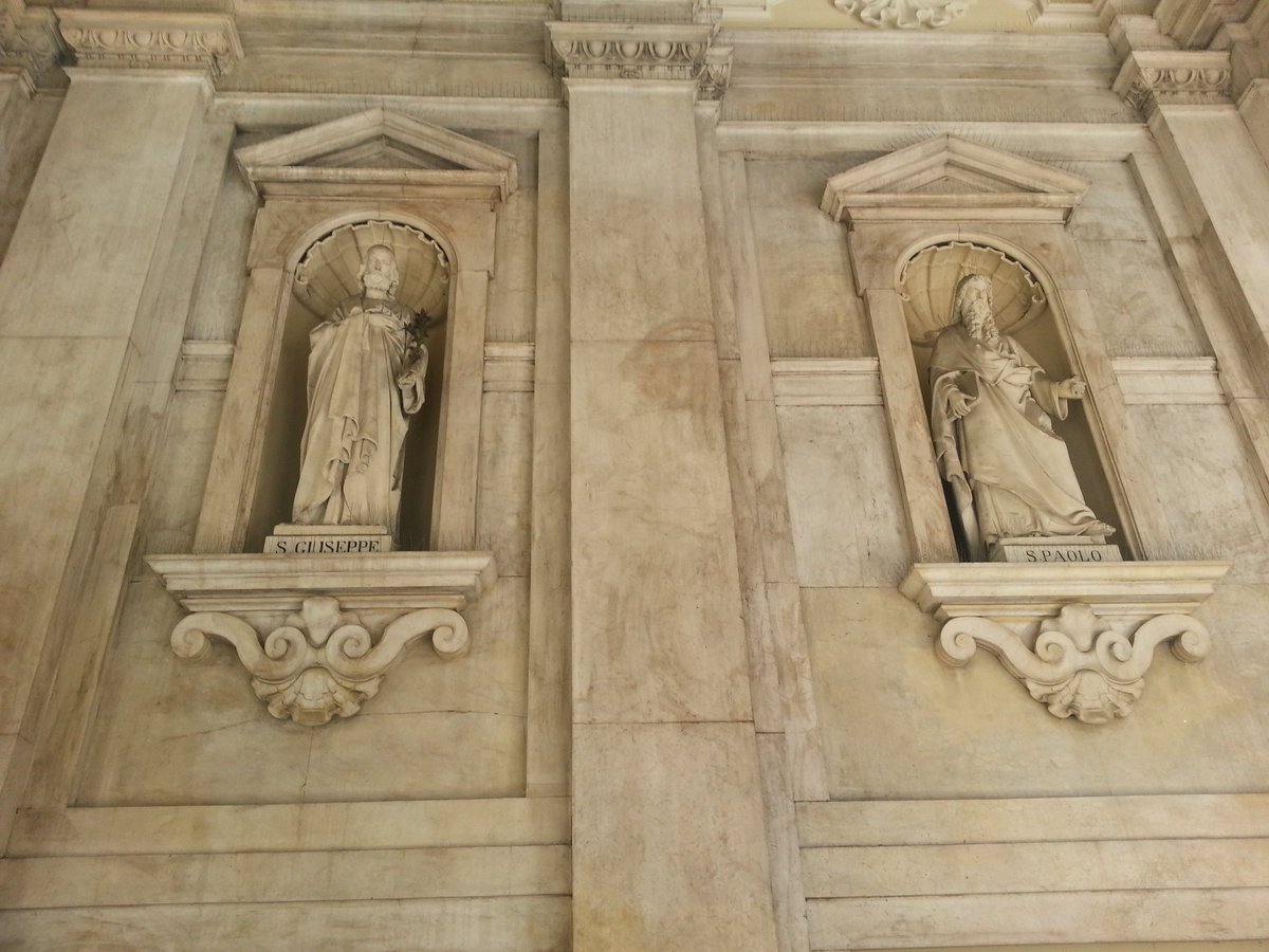 Turin was a much nicer place than I expected. Would've seen a lot more if we hadn't got stuck in the lift of our Air BnB for most of the afternoon. And, of course, the main attraction (the Shrowd) was closed for refurbishment. 