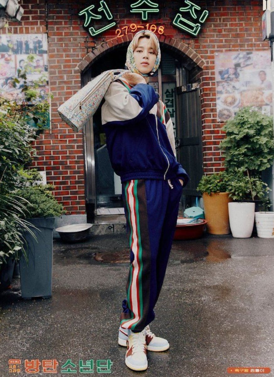 AlyaRiski's tweet photo. Cocok banget sih Jimin jadi Masha udh tiny,cute,lincah lagi
Ga bisa diem dah pokok nya
Gemesh woyy🥺😭 
#BTSARMY 
#jimin
#masha https://t.co/2YX7HicB1p