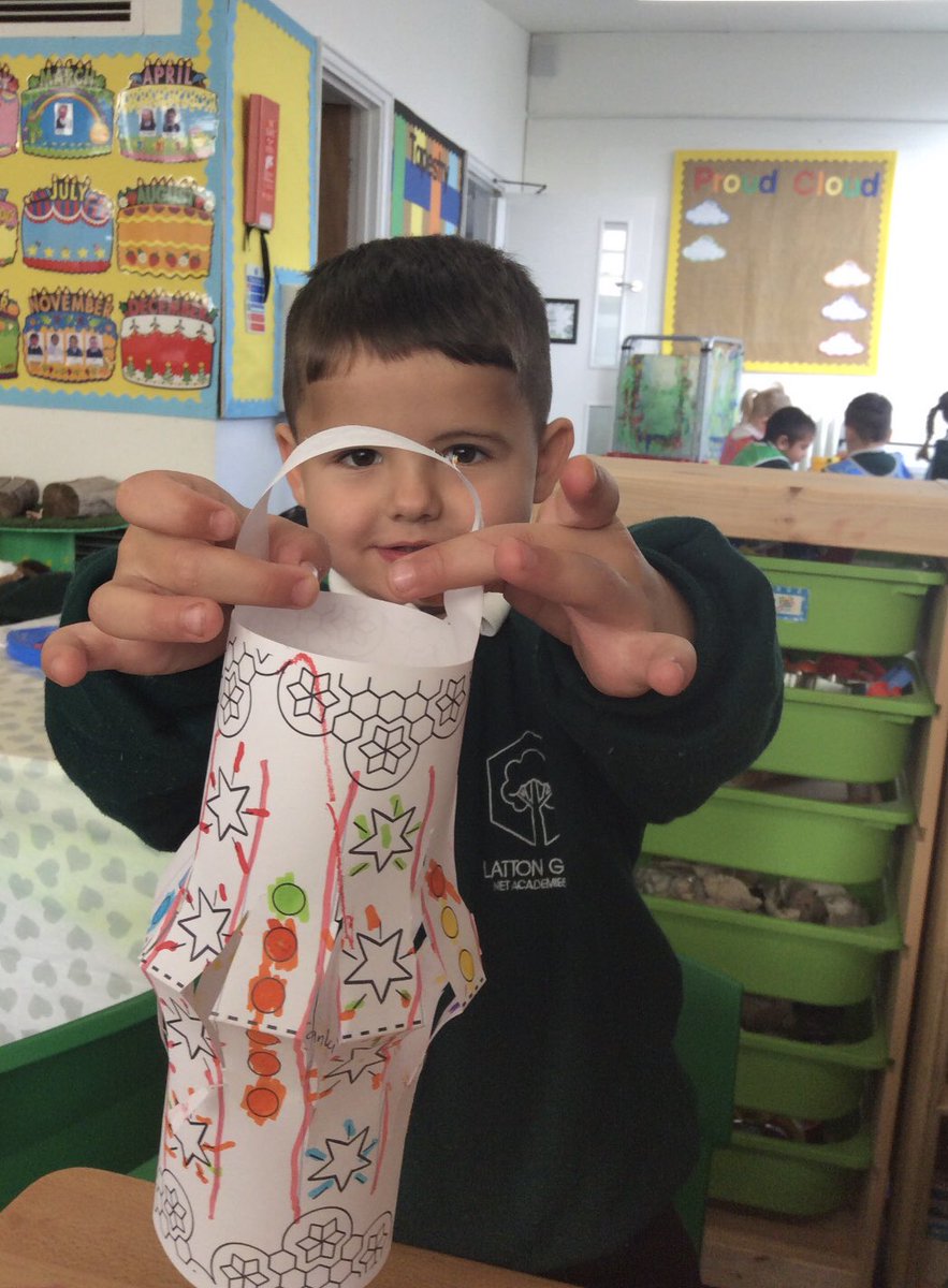 NET_LattonGreen's tweet image. Nursery have been learning about Diwali today. They decided to make their own lanterns and design Rangoli patterns using the interactive whiteboard. #eyfs #diwali