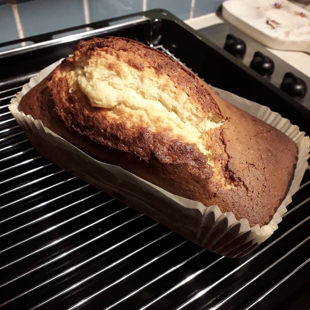 alicrosstarot's tweet photo. Cherry cake using a Madeira cake mix from @wrights_baking and a tub of glace cherries. @kaleidoscopetarot inspired me to bake!

#cherrycake #madieracake #bakingvibes #toohottoeat https://t.co/6j1daI9EZs https://t.co/gY0pHZ8Lqn