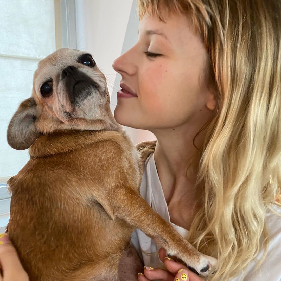 Dua Lipa as Angèle; a short but necessary thread!