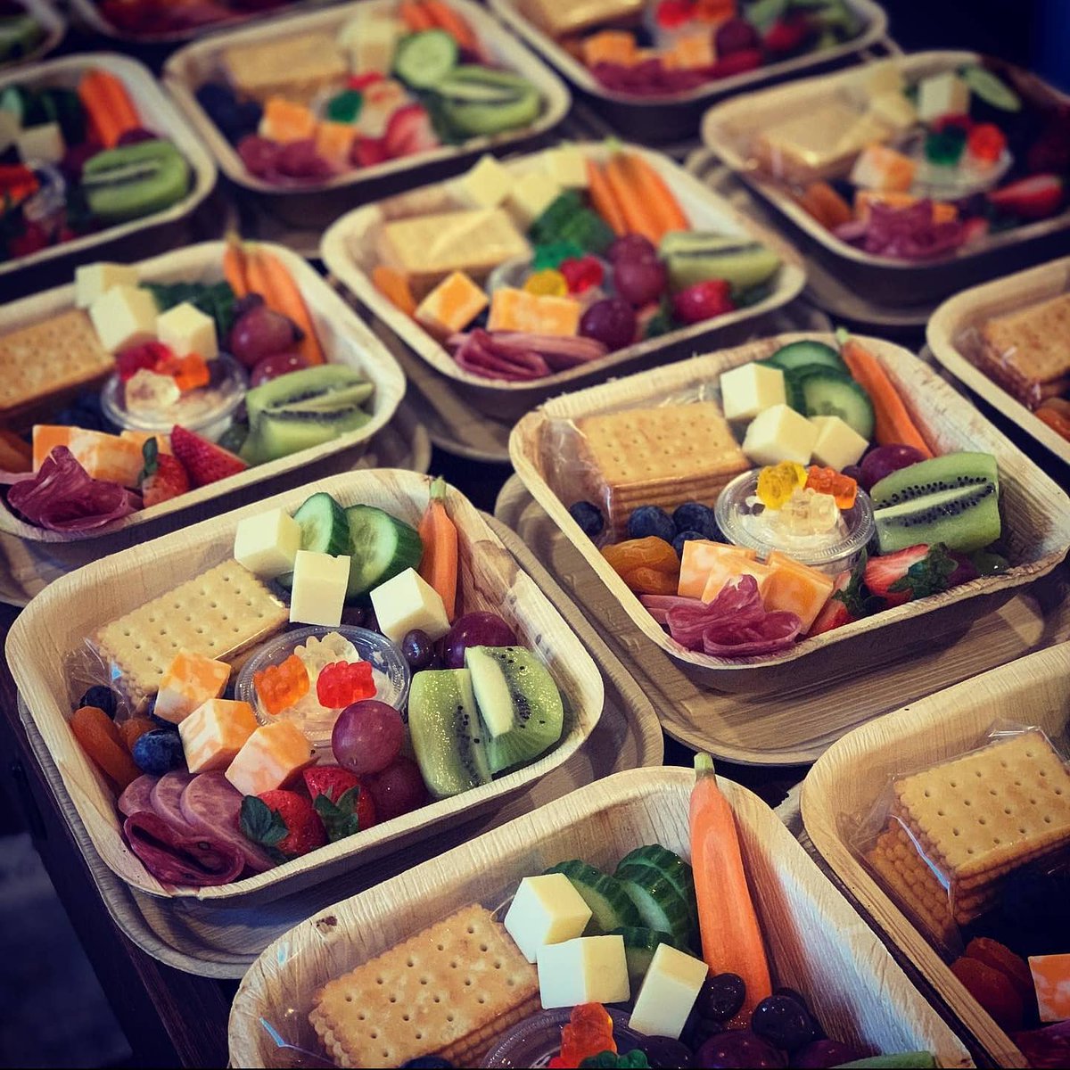 ecopalmleaves's tweet photo. Beautiful Grazing Boxes 😍
.
Shoot us a message to learn more about sustainable packaging and wholesale pricing.🌍💚🌴
.
#greenovation #palmleafplates #chef #Food #foodie #sustainability #zerowaste #organic #ClimateCrisis #ecofriendly #upcycle #ldnont #SmallBusiness #supportlocal https://t.co/QELhNtvVP0