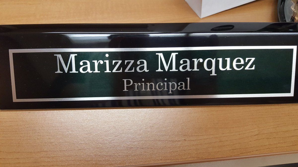 MarquezEducator's tweet photo. Feeling the love over here! Thank you staff! I even got a new desk plate making me look more official. @ElSunsetValley https://t.co/WvCnWzdIAh