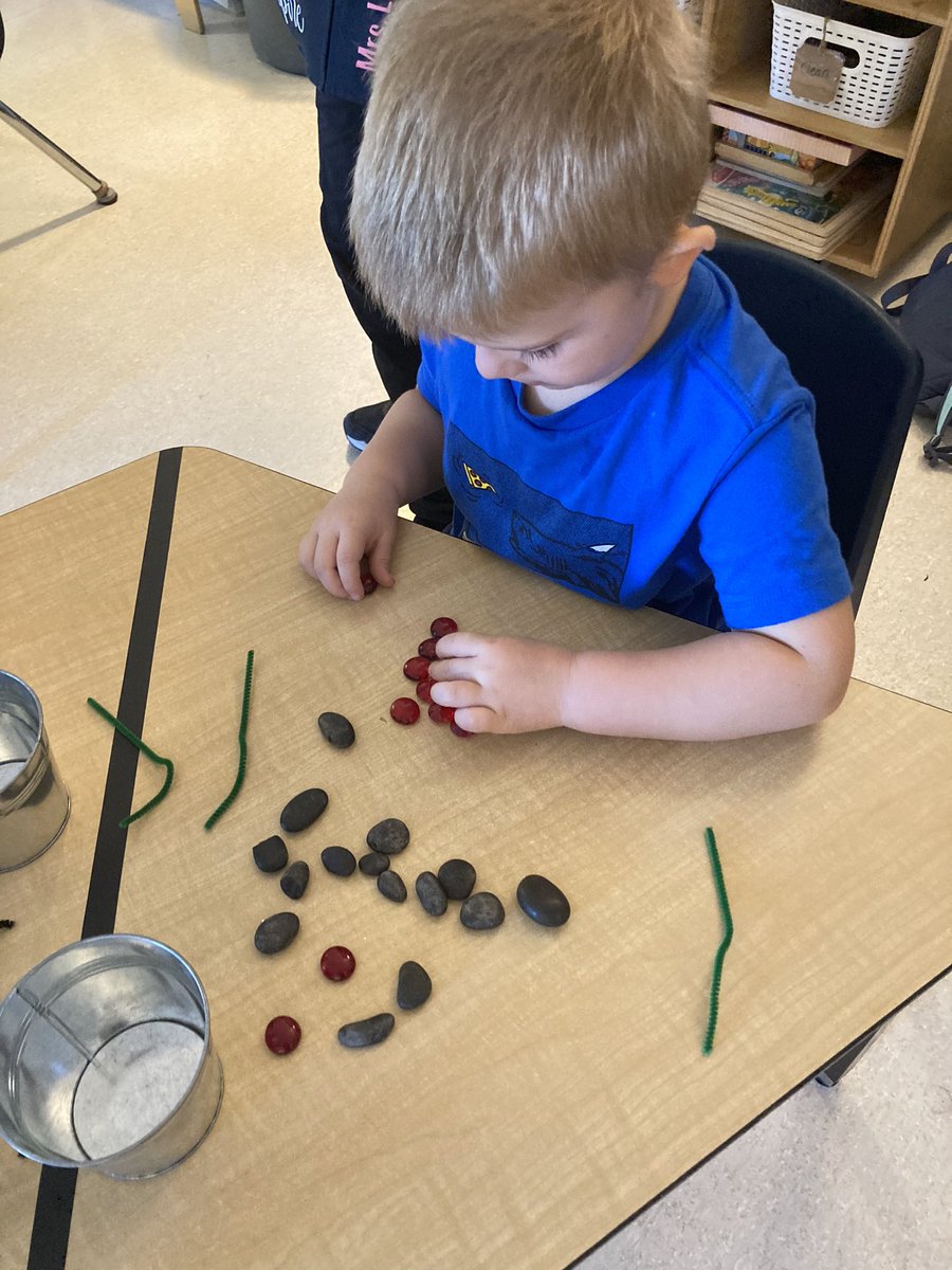 jenna_cowell's tweet photo. Can you make a poppy using loose parts? We can @AVG_Griffins! https://t.co/Bn8wmoDHeg