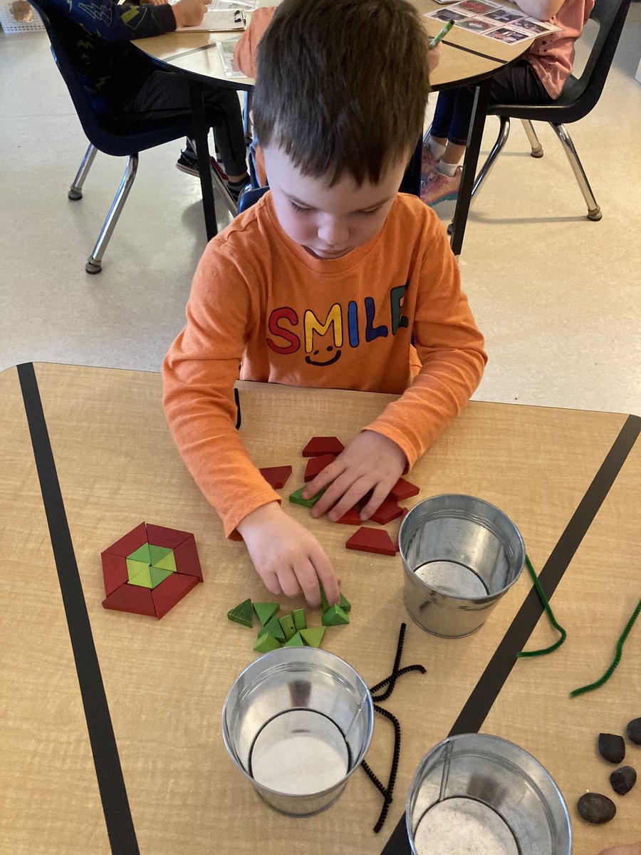 jenna_cowell's tweet photo. Can you make a poppy using loose parts? We can @AVG_Griffins! https://t.co/Bn8wmoDHeg