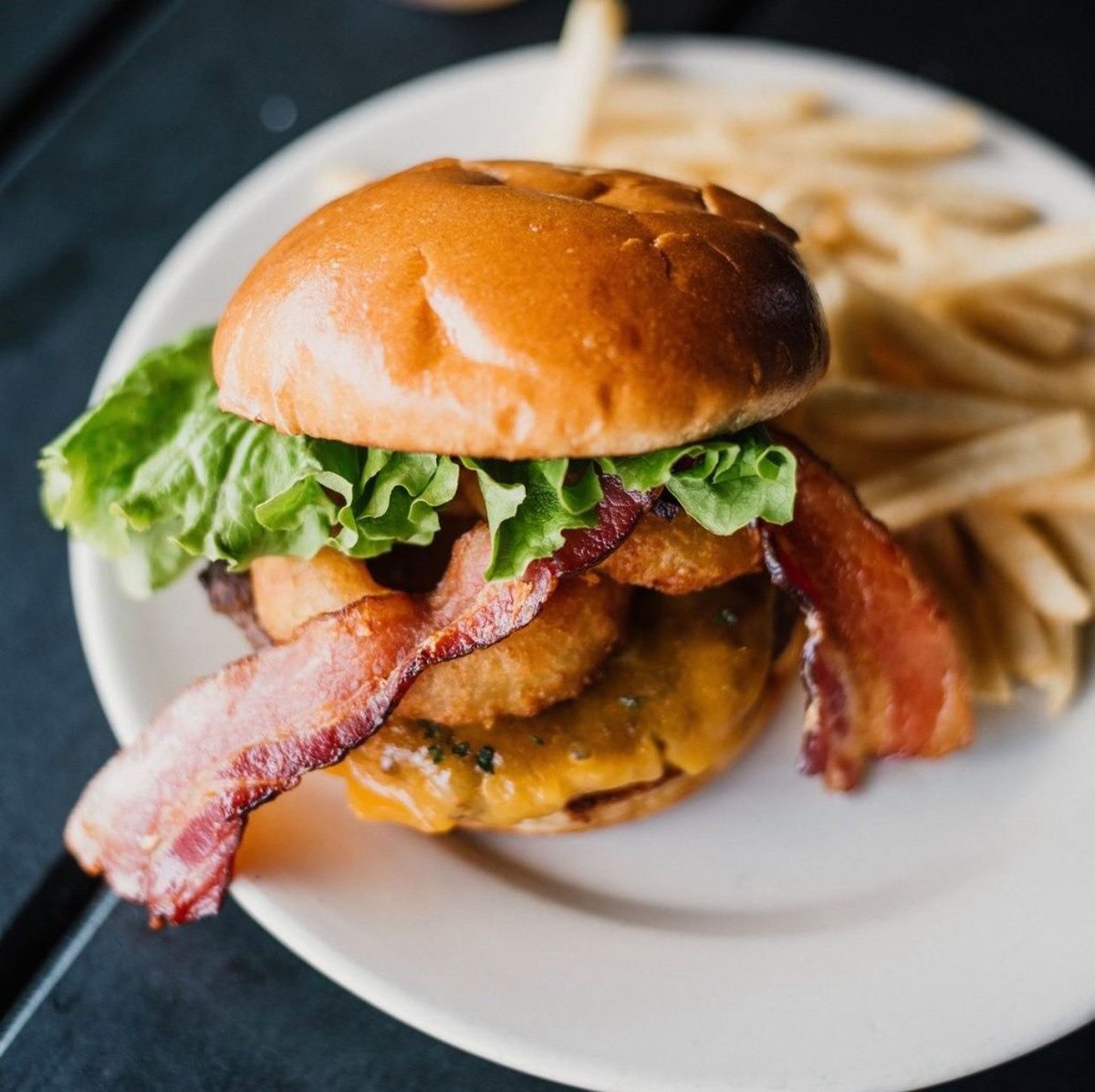 TubbysRiverSt's tweet photo. How does a Johnny Mercer Burger with a view sound for lunch on this Monday? Come see us! https://t.co/eqjzOQXgJc