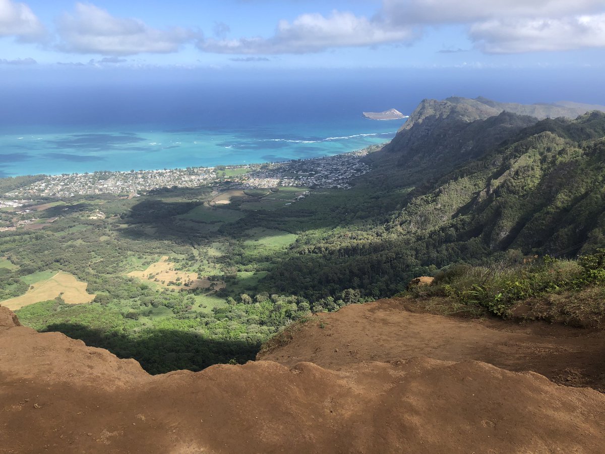 MiwaOgletree's tweet image. The #View of #Windwardside from the top of #KuliououRidgeTrail. #Hawaii #Hiking #Outdoor #Covid19Hawaii