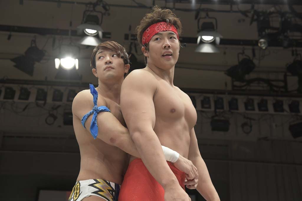 The Finisher Boys with nothing much to do other than sing and dance because COVID-triggered recessions have lessened attacks by evil forces of wrestling #ddtpro #wrestleUNIVERSE