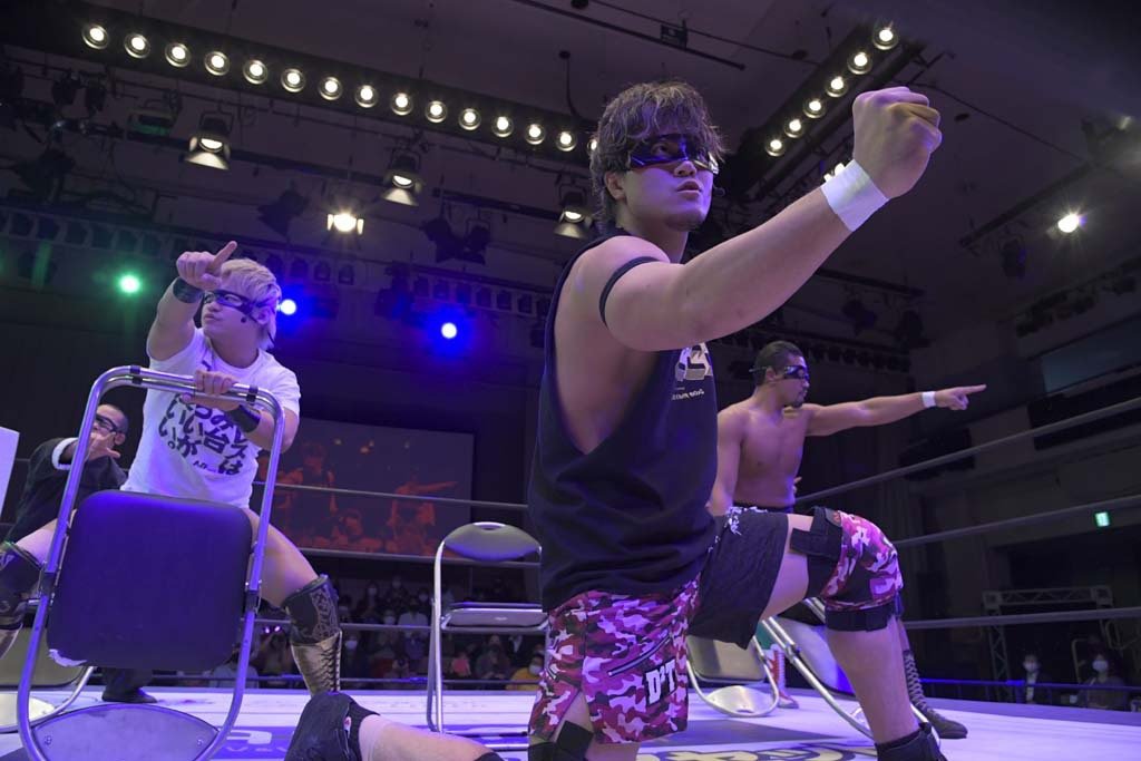 AK Racing Yoshimura of the Folding Chair Boys has been sidelined, but a willing and able replacement in Herman Miller MAO assumes the rapper's position #ddtpro  #wrestleUNIVERSE
