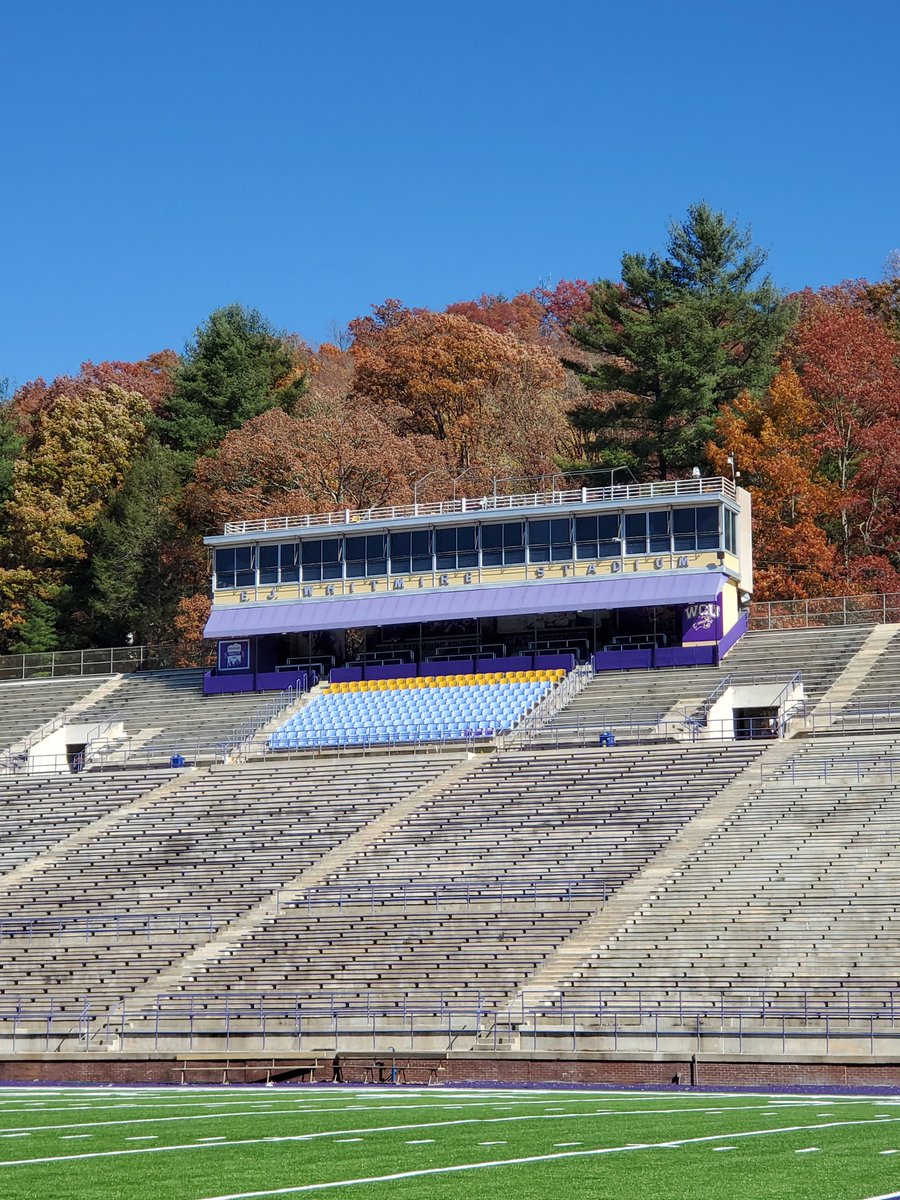 bigunmt's tweet photo. Lunch in the Friendly Confines #colorseason https://t.co/Vu2wmXE06N