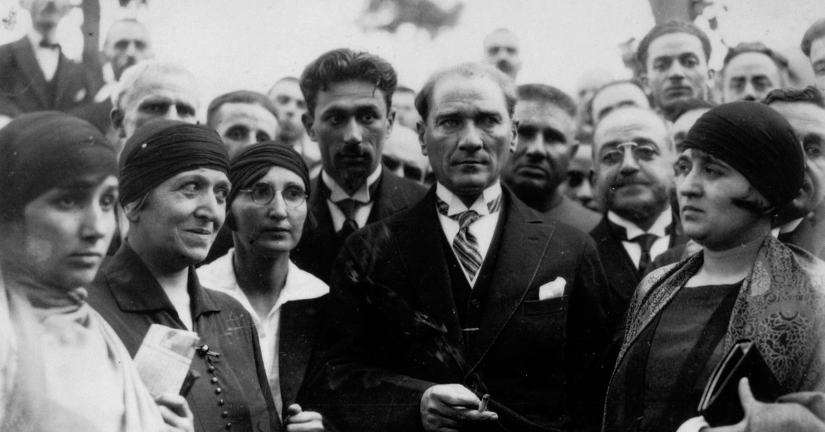 tarihlerle's tweet photo. "KURTARICINI VE EN BÜYÜK EVLÂDINI KAYBETTİN. TÜRK MİLLETİ, SEN SAĞ OL!"
-Ulus Gazetesi, 10 Kasım 1938. https://t.co/EKQPV8DjYM
