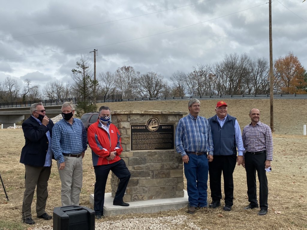PQuessenberry's tweet photo. Grand Opening of the new Riverside Bridge. What a great partnership between the City of Ozark, CCounty and Special Road District plus assistance from @USRepLong @RoyBlunt What an accomplishment! #ShowMeOzark #OzarkProud. https://t.co/mFAmilsGmj
