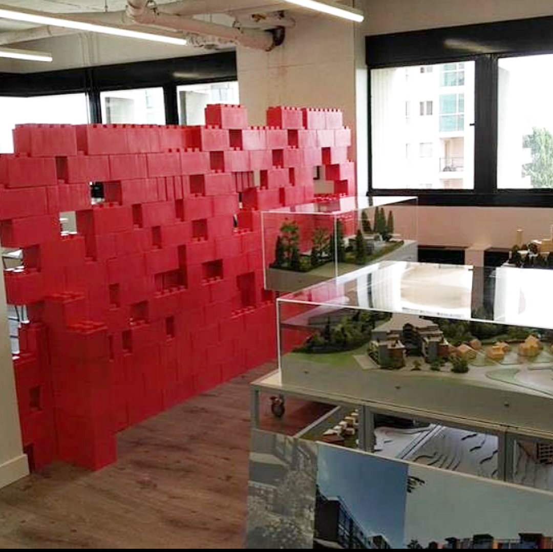EverBlock's tweet photo. Work dividers or partitions do not have to be boring, #EverBlock offers 16 vibrant color options to create social distancing walls in any office location.
#modularwall #officewall #officedividers #workspace #lobbydesign #teambuilding #officedesign #architecturedesign https://t.co/w8mtBh564c