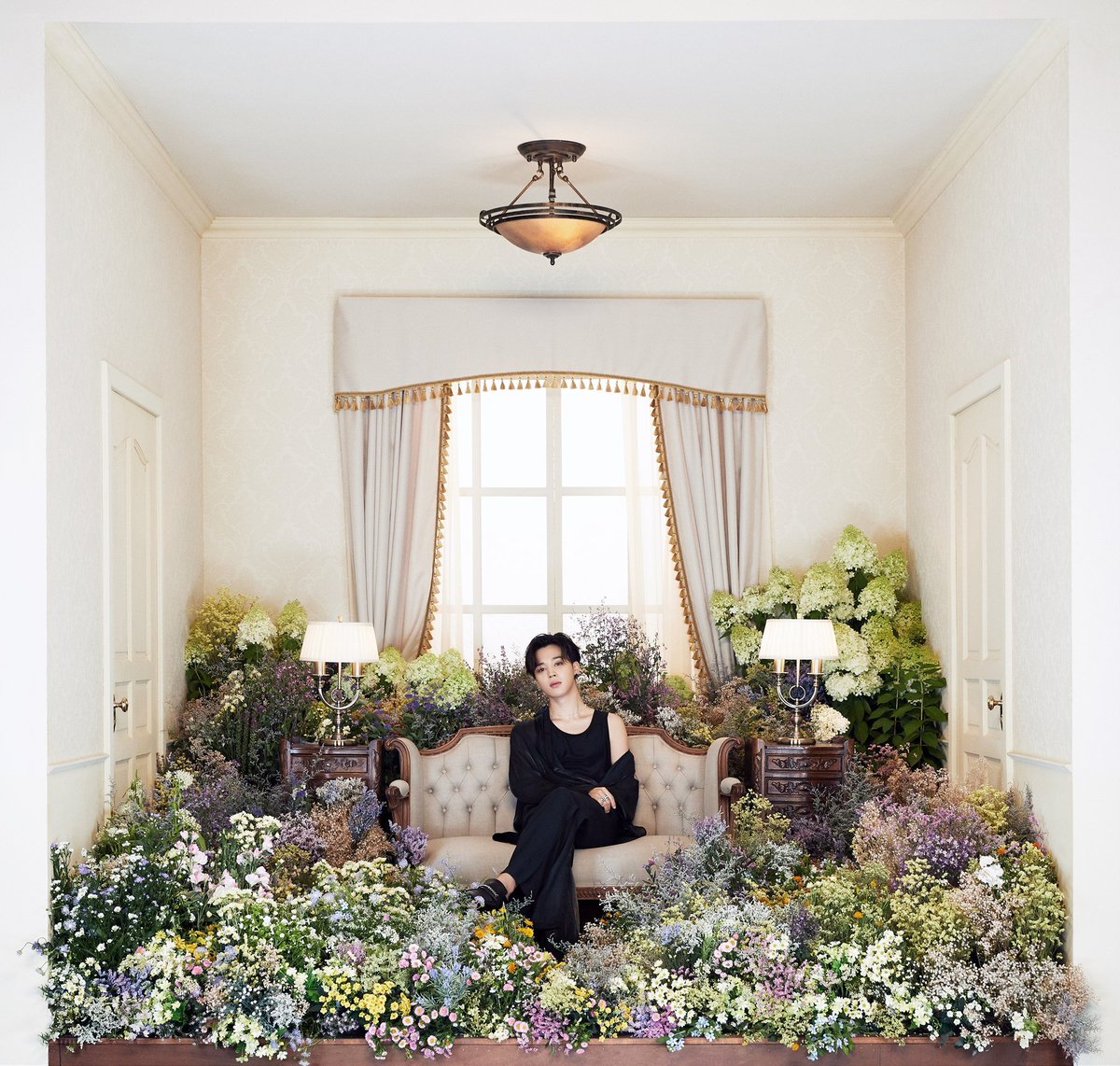 Jimin's room is so elegant and classy. The interior design is of the modern baroque style, think a stripped down, sleeker version of the Versailles palace, reminiscent of 17th-18th century French decor. + #JIMIN  @BTS_twt