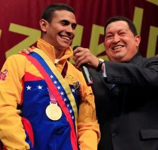 ManuAndrss's tweet photo. @rubenoszki @UberEats El enchufe no duró mucho, otro chavista queriendo dar lástima. 🤡 https://t.co/poCyHWaFLq