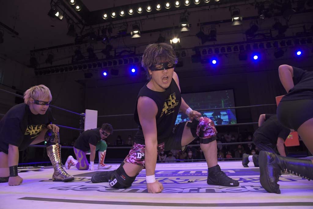 Herman Miller MAO could be your new favorite chair-themed wrestler #ddtpro  #wrestleUNIVERSE