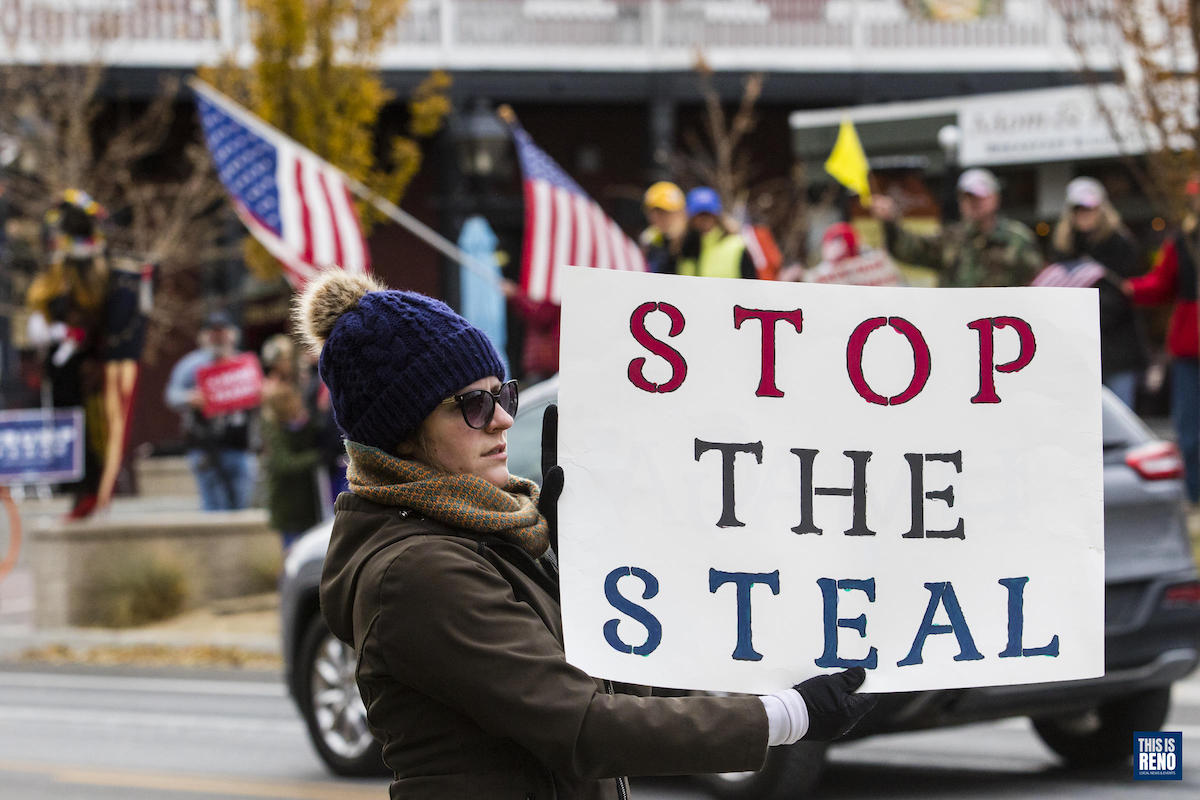 KUNRPublicRadio's tweet photo. Demonstrators gathered in Carson City over the weekend for “Stop the Steal” demonstrations to protest the 2020 general election presidential results: https://t.co/fLOmJ8FJsS

Story via @luciastarbuck/@Report4America
Photo by @roitan_media/@ThisIsReno https://t.co/GVOpYTpLWG
