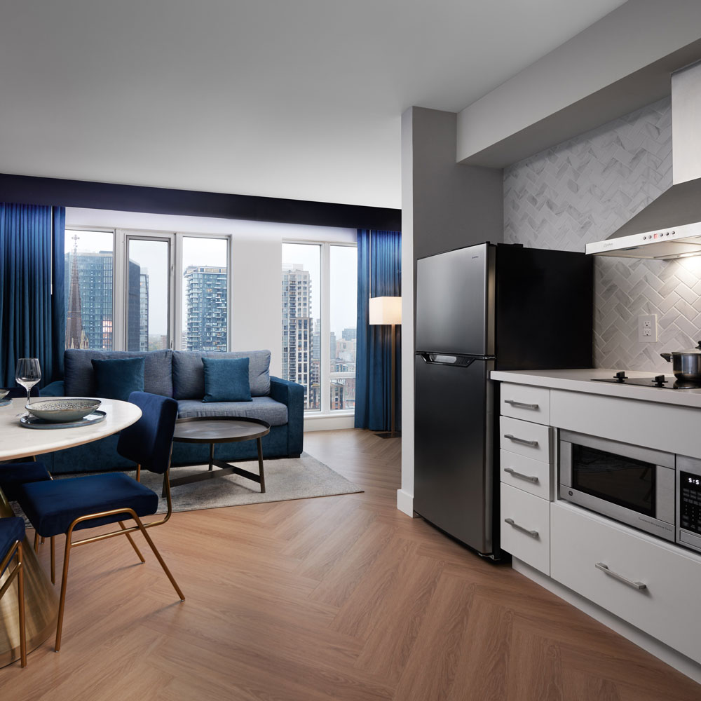 StrathconaHotel's tweet photo. If you're planning a long trip to Toronto, check out the Extended Stay Suites at our sister hotel, @PantagesHotel! The suites are perfect for a longer stay, with kitchens and in-room laundry.

https://t.co/1DdxROjOrt https://t.co/H1wqcqxF8b