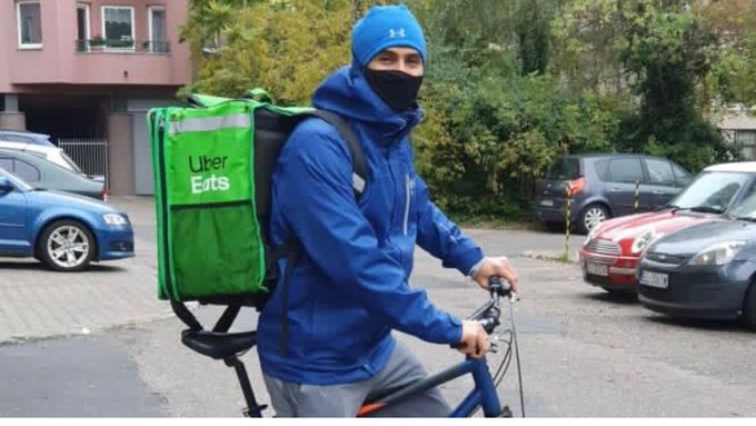 ReporteYa's tweet image. #9Nov El venezolano Rubén Limardo, campeón olímpico en Londres 2012 causó furor en redes sociales este lunes al postear una foto suya trabajando como repartidor de comida en Polonia. - @NTN24