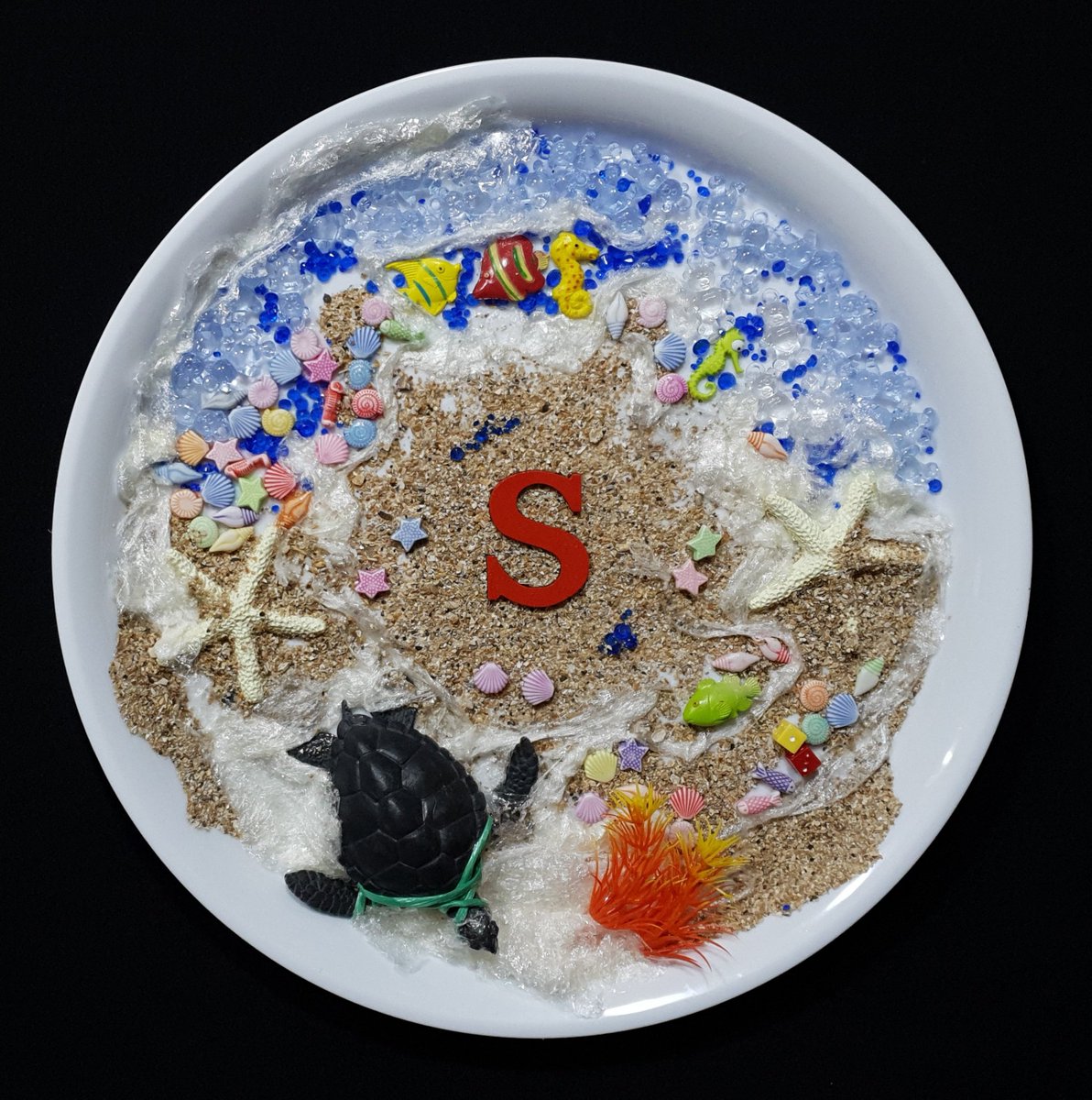marybaillie66's tweet photo. TEASER: WORK IN PROGRESS 'Save our seas triptych' (plastic components, 30cm)
#environmentalart #pollution #art #artist #womenartists #womenartist #marineconservation #saveourseas #saveouroceans #artfortheenvironment #createartforearth #lockdownart #plasticpollution https://t.co/ftTpHYwDH4