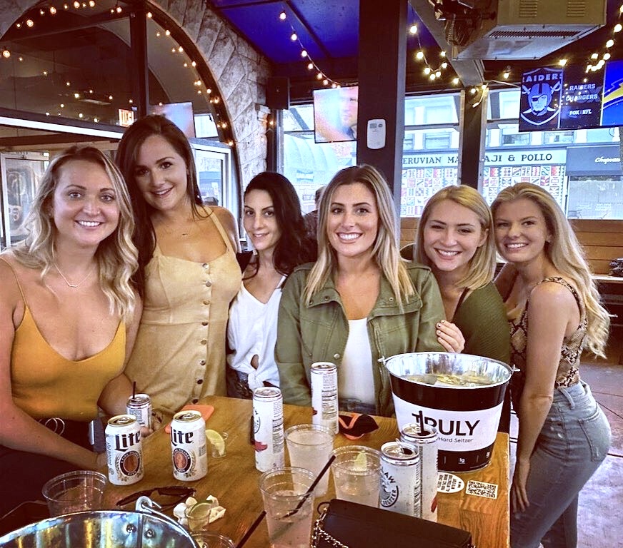 GaslightBar's tweet image. When it's this nice on a Monday, making exceptions to go out are a must. 😎 We'll see you for dinner and drinks tonight at #GaslightBarChi! 🍻