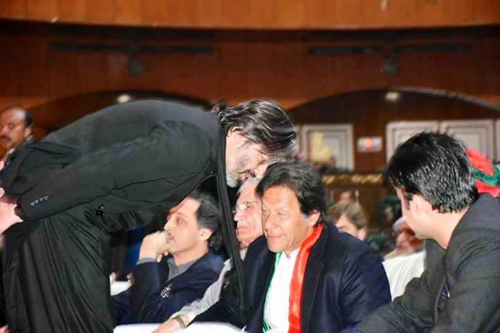 Ali_MuhammadPTI's tweet photo. زندگی ایک عظیم مقصدکیلئے ایک عظیم آدمی کی سرکردگی میں گزر رہی ہے۔
کیا اس سے اچھا مصرف جوانی  کا ہوسکتاہے کہ نفسانفسی کے اس دور میں جہاں ہر طرف پیسے اور نفس کی دوڑ ہے وہاں اللہ نے ایک سچے کھرے لیڈر کیساتھ پاکستان🇵🇰کی حفاظت و تعمیر پہ لگا دیا
اللہ ہماری اور ہمارے لیڈر کی مدد فرما ! https://t.co/BstdEKz14H