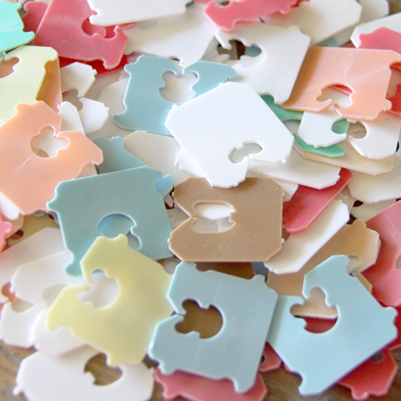 RedBrickCommon's tweet photo. Recycle Project: Bread Tags
We want to help divert these nasty little pieces of plastic from our landfills. Save your bread clips and send them our way, where they will be used in a sculptural art piece.

#reuse #recycleart #singleuseplastics  #breadclip #upcycling #mystonyplain https://t.co/A1ukN1SIlV