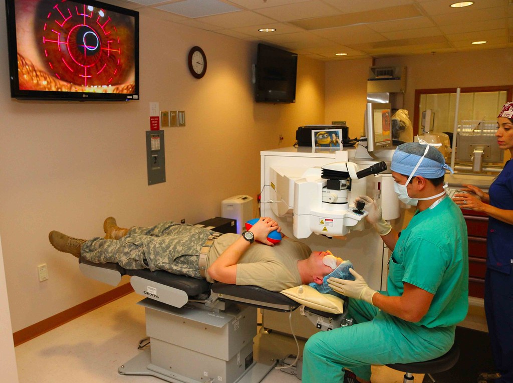 Dr. Strickland arrived just down the road  @UWaterloo in 1997, where she leads the Ultrafast Laser Group Laboratory today. Dr. Strickland’s groundbreaking work has helped to develop lasers with incredibly wide-ranging applications, from corrective laser eye surgery ... (5/7)