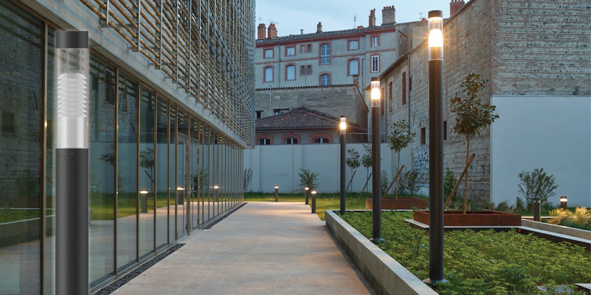 LigmanAmerica's tweet photo. Slim ø6.3” lighting column with integrated louvres. The Tauras delivers over 1,000 lumens and can be paired with matching bollard for consistent project aesthetic. #Tauras #Ligman #Lighting #Lightcolumn  #lightingdesign #architect #architecture https://t.co/w35aLwvUcB