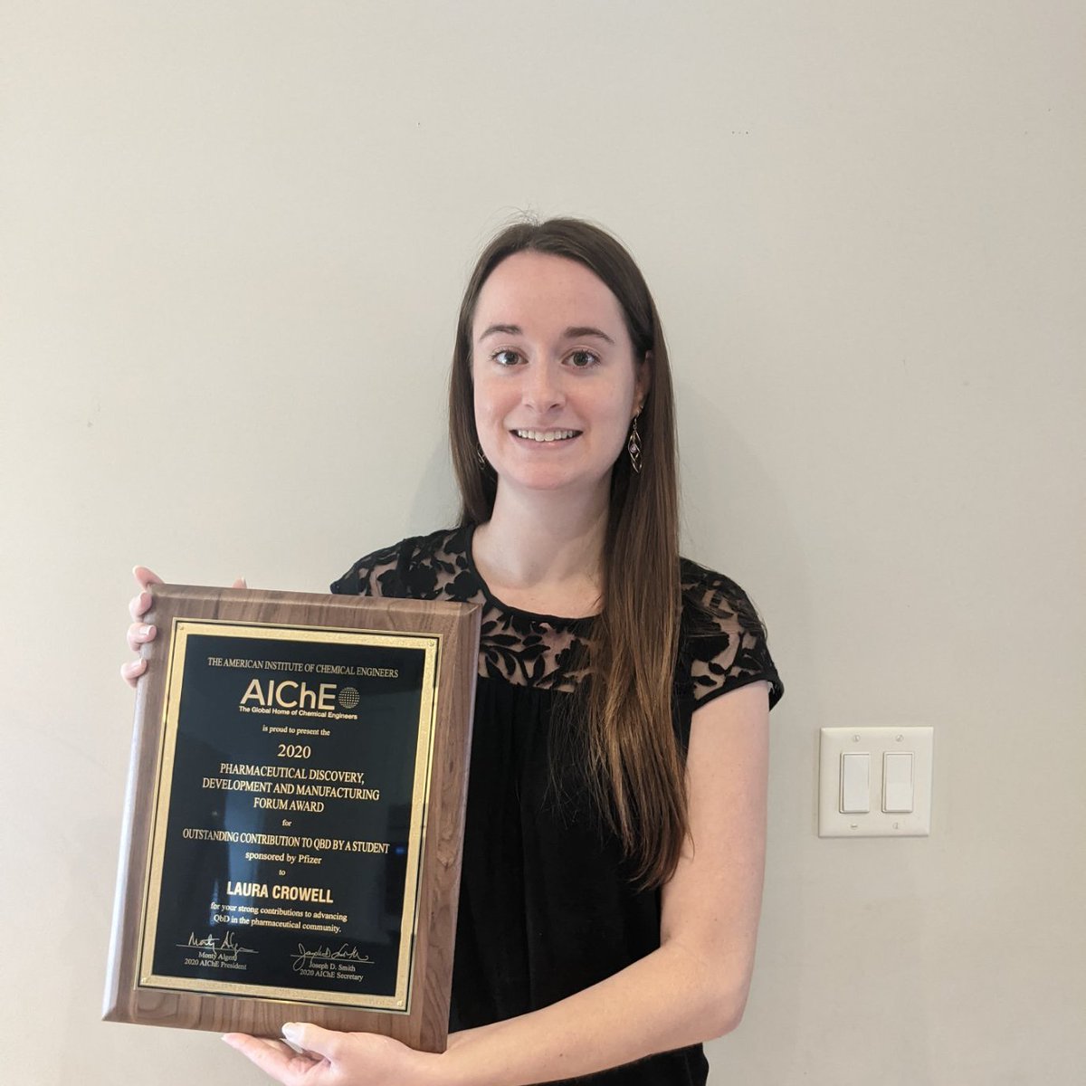 LauraECrowell's tweet photo. So proud to be this year's recipient of the AIChE PD2M Student Award for outstanding contributions to the field of pharmaceutical discovery, development and manufacturing! https://t.co/ENXcxBxHh0