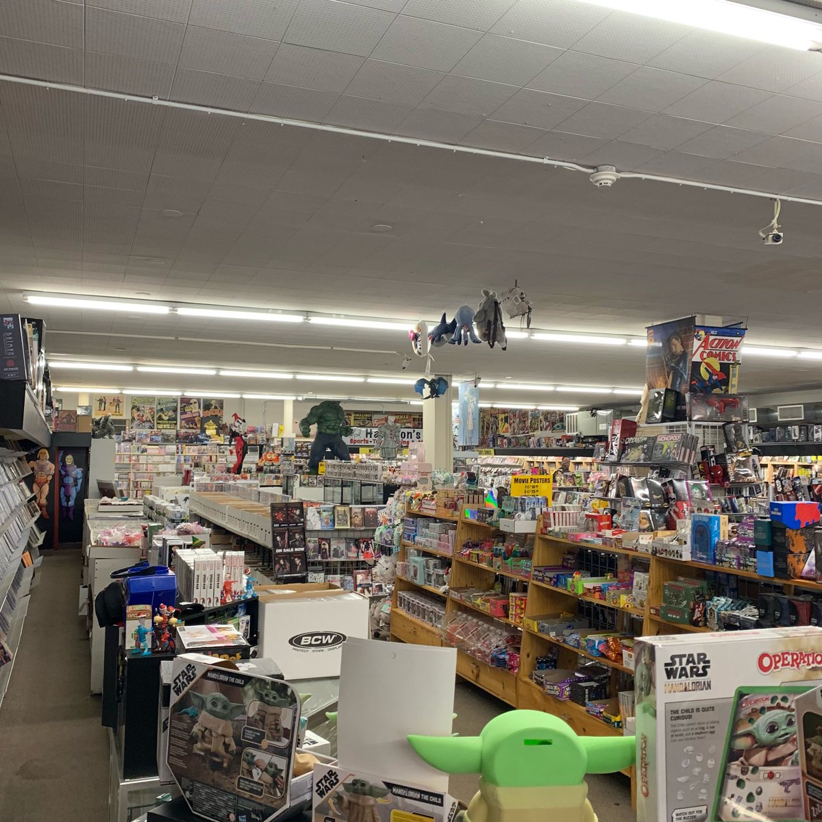 QueenKaylaleesi's tweet photo. Anyone still looking for #thelastronin #TMNT feel free to contact @HARRISONSCOMICS via phone email or dm They ship and will be more than happy to get you your copy #SupportSmallBusinesses #supportlocalcomicshops https://t.co/UCaLccfTds