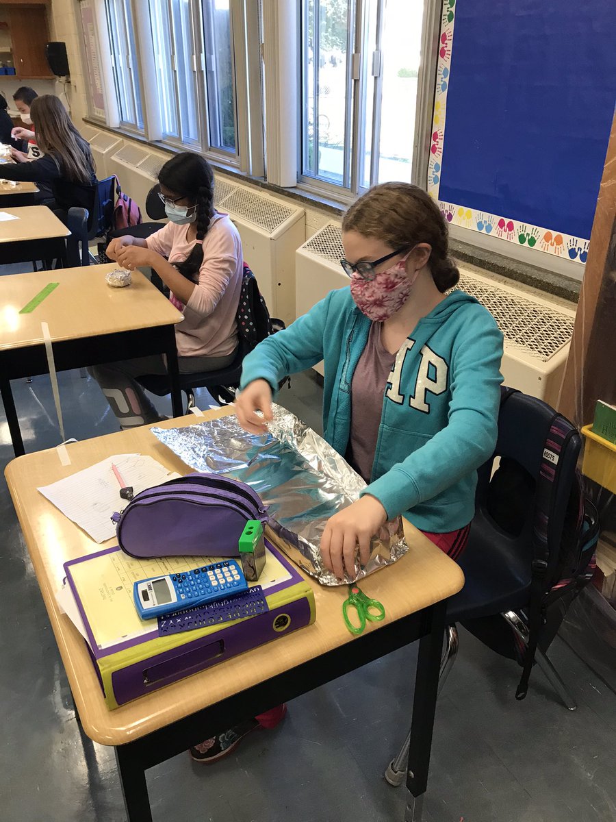 MrsGalanopoulos's tweet photo. @MrsGalanopoulos @MsAwender @GlenwoodGriffin Building Buoyancy boats! https://t.co/dobk05fHfO
