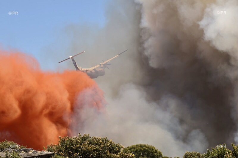 Feu de végétation au Maido : nos différentes équipes sont toujours à pieds d’oeuvre, dans des conditions difficiles, pour lutter contre l’incendie et sauvegarder notre patrimoine

Photos : SDIS 974 COM CL  / IMAZ PRESS
