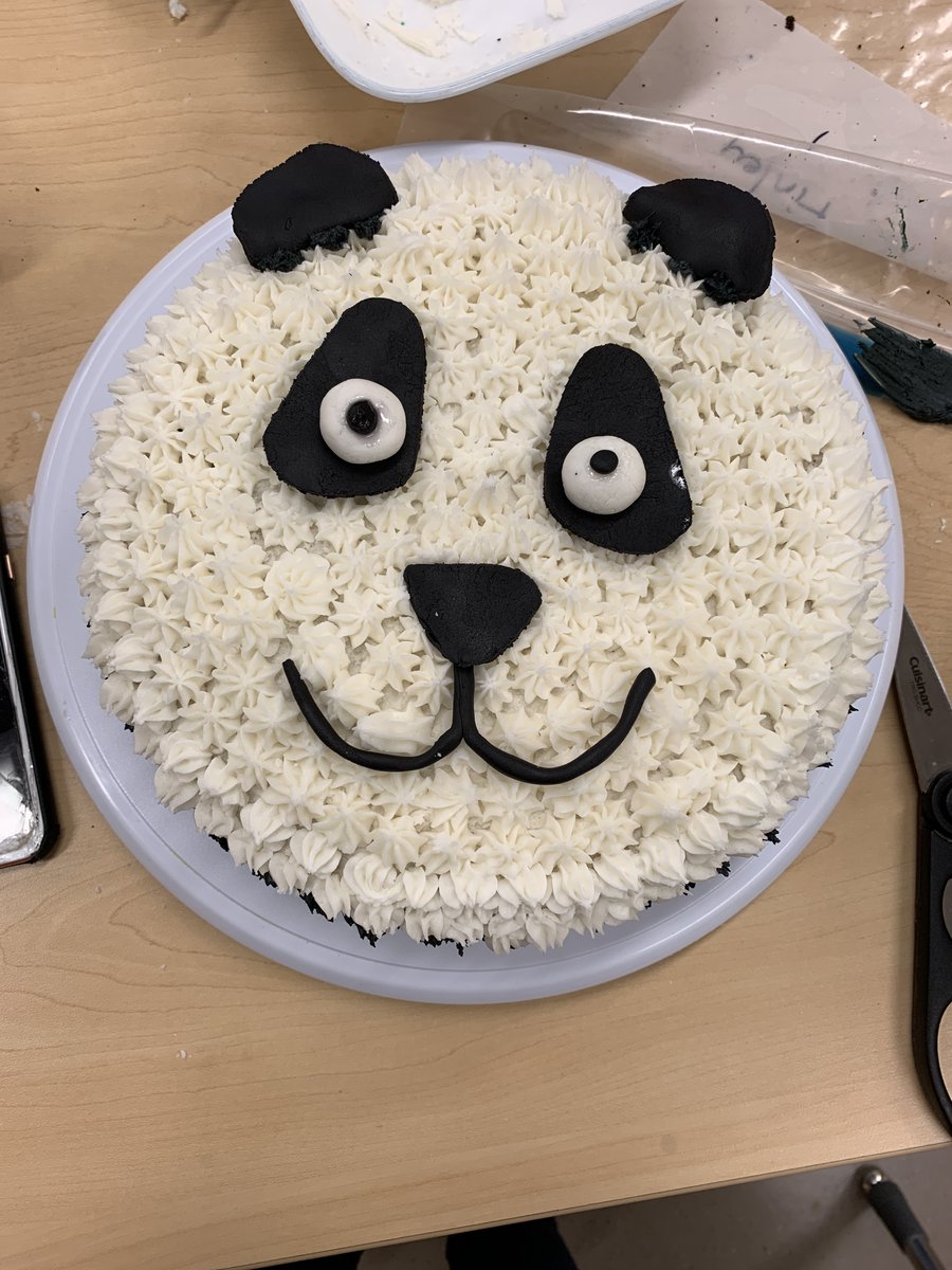 BawlfSchool's tweet image. Wonderful cakes decorated by our HS Foods Class ~ well done, everyone! #wildcatstrong #finalprojects #CTSfoods