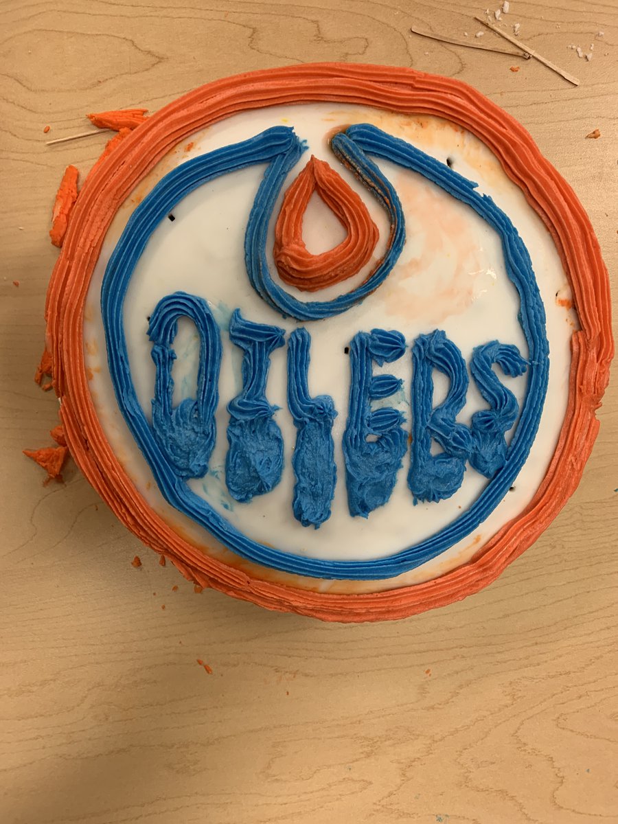 BawlfSchool's tweet image. Wonderful cakes decorated by our HS Foods Class ~ well done, everyone! #wildcatstrong #finalprojects #CTSfoods