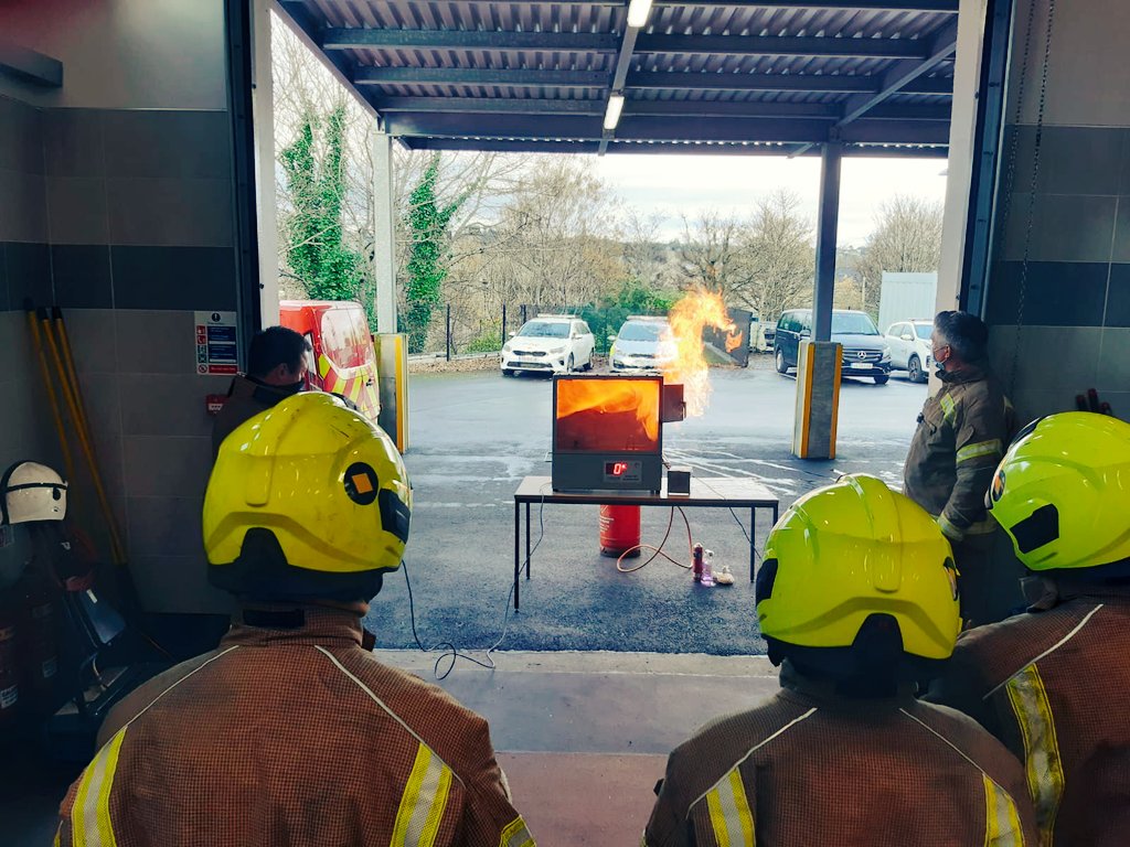 GMGHammond1's tweet photo. Week 2 Breathing Apparatus course delivered here on the Isles.Revision &amp; reflection on week 1 then on to.... Crucial stages of understanding fire behaviour, gas cooling &amp; branch techniques #dancingangels  @davidst16970725 @IainMMacleod1 @orkney_ted https://t.co/gl0iAuU6YE