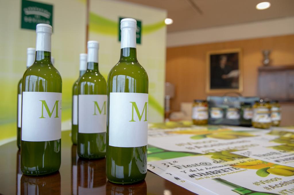 mostoumbrete's tweet photo. PRESENTACIÓN DIPUTACIÓN DE SEVILLA 31º FMAU
Es una transformación digital de los contenidos festivos del evento, reflejada ya desde su misma denominación en el cartel de esta edición, creamos nuestro #momentomostoyaceituna #momentofiesta #marcaUmbrete @AytoUmbrete 🔛 https://t.co/BTK5OR7mP4