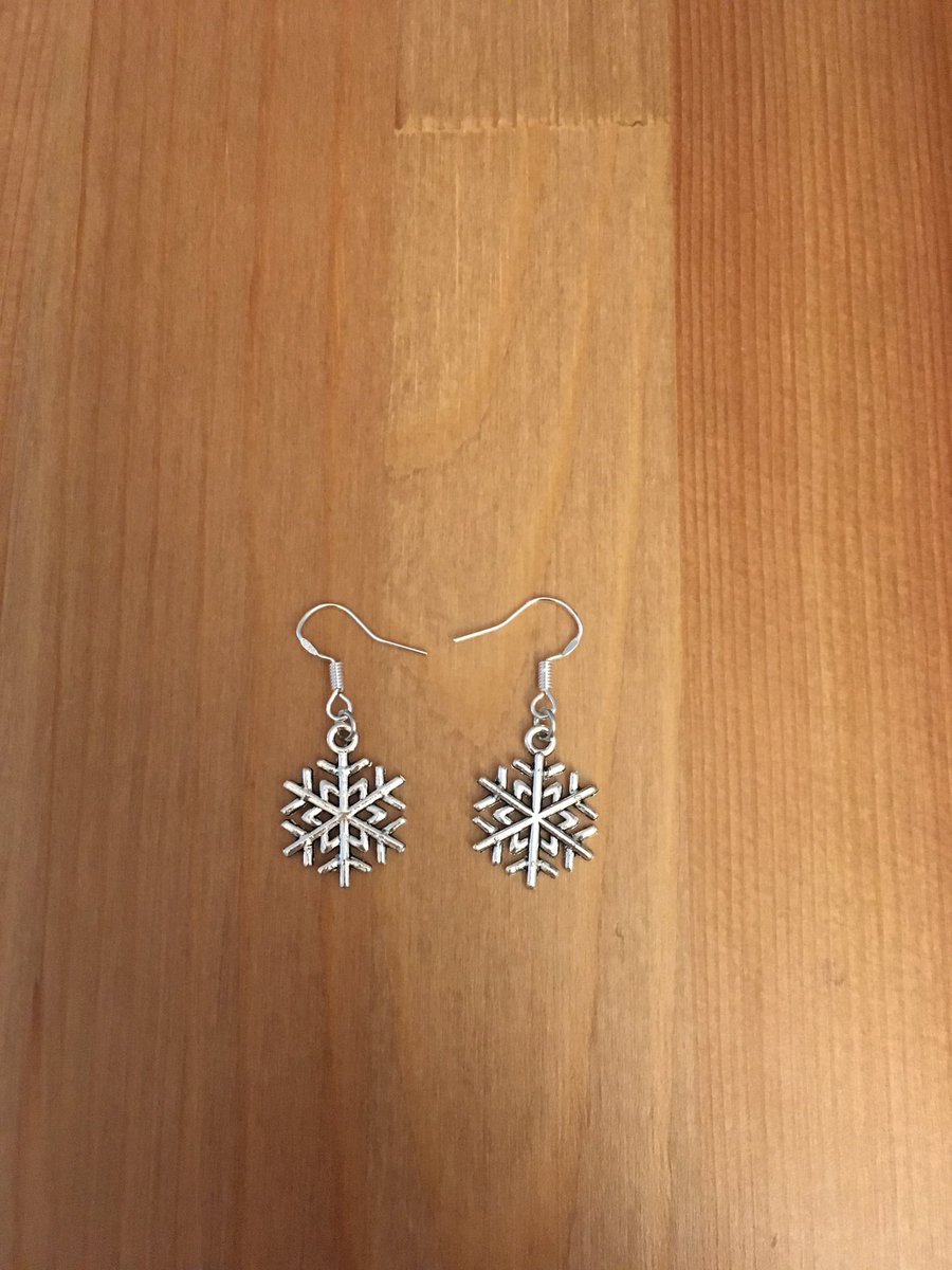 Some Christmas earrings just landed on our eBay! Follow link in bio or hit shop now on FB! #christmas #earrings #handmade #handmadejewelry #thriftwithus #ebaycommunity #ebayseller #ebayreseller #thriftonline
