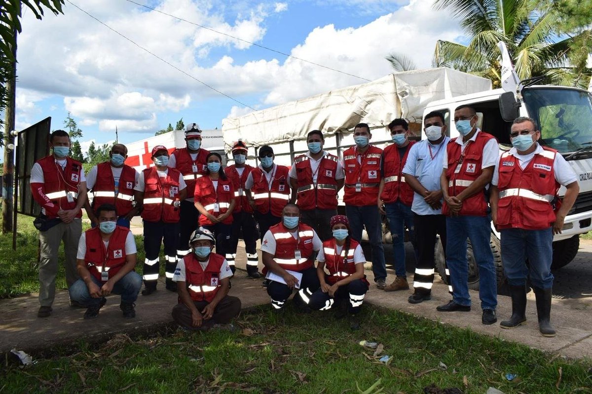 HoChiMinhF's tweet photo. Misión Humanitaria de "Cruz Roja"⛑️ llega a "Prinzapolka", para acompañar a las autoridades de #Nicaragua🇳🇮 en la atención a las familias afectadas por el Huracán🌬️ ETA.

@Atego16 
@noelia_arauz 
@Gaby_Sandino 

#UnidosEnVictorias https://t.co/h69oNcVLqc