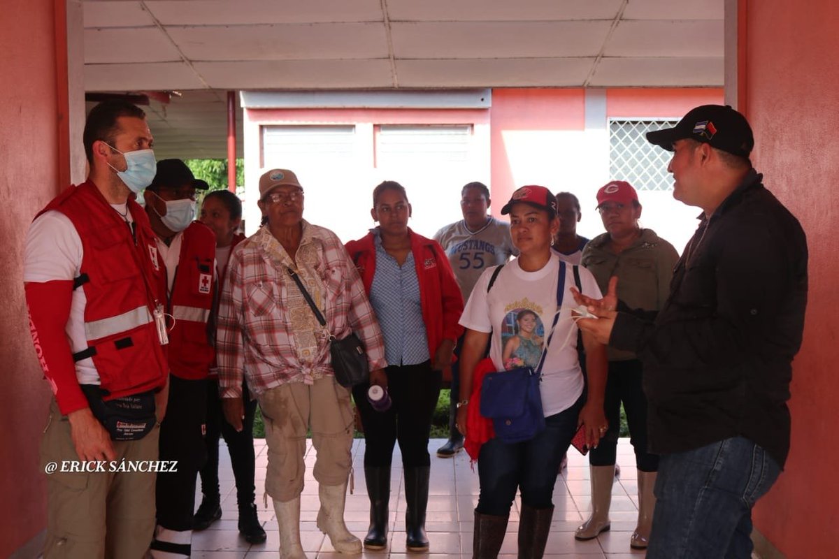 HoChiMinhF's tweet photo. Misión Humanitaria de "Cruz Roja"⛑️ llega a "Prinzapolka", para acompañar a las autoridades de #Nicaragua🇳🇮 en la atención a las familias afectadas por el Huracán🌬️ ETA.

@Atego16 
@noelia_arauz 
@Gaby_Sandino 

#UnidosEnVictorias https://t.co/h69oNcVLqc