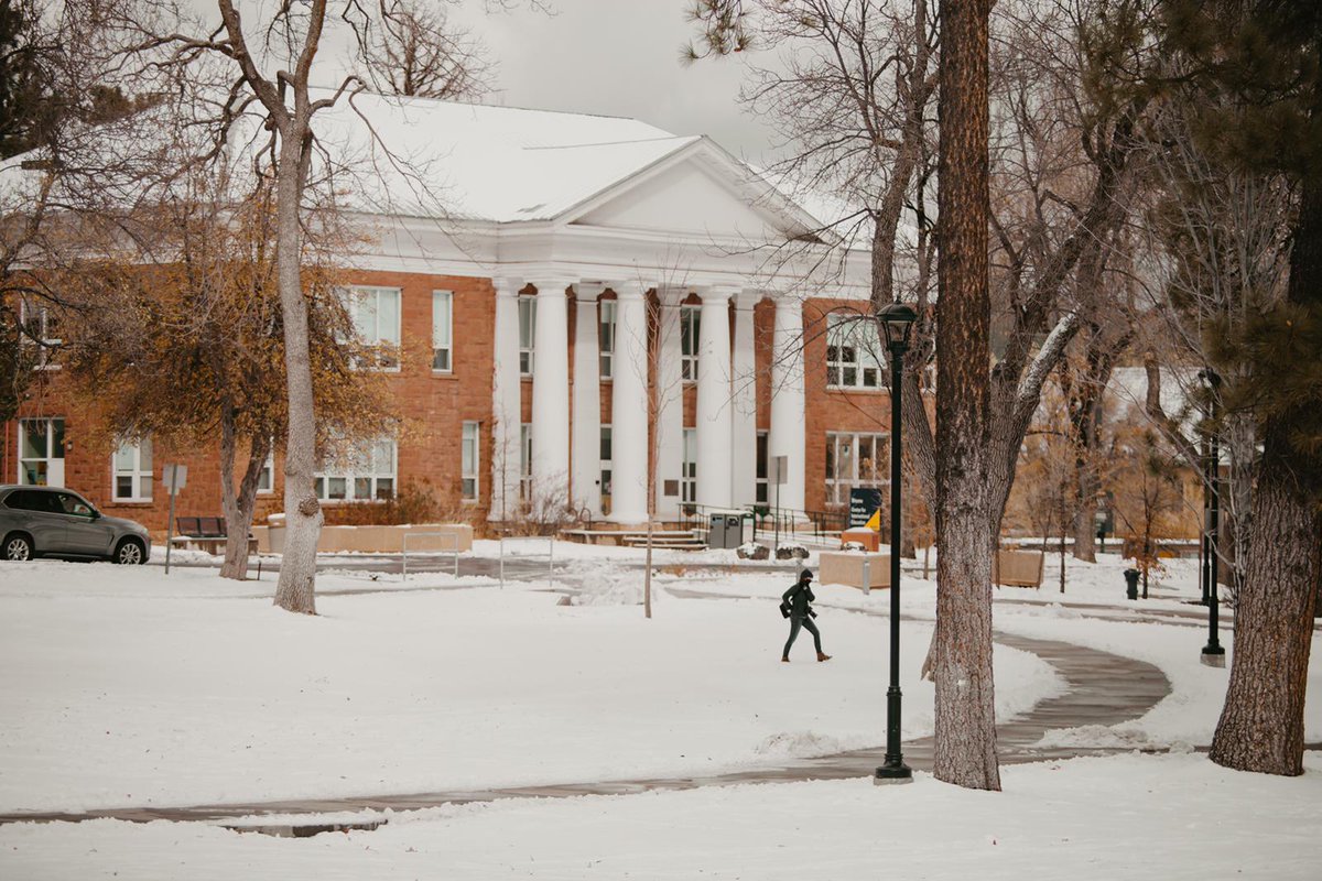 NAU's tweet photo. Cue  🎵 ❄️ Walking in a winter wonderland ❄️ 🎵
#MyNAUview #Flagstaff https://t.co/Yqv2nc4VcU