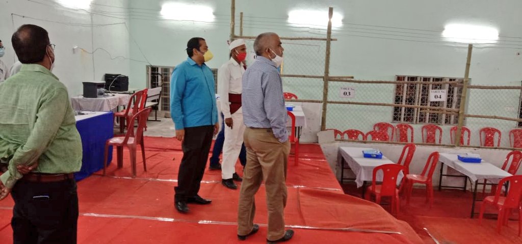 ElectionDeptNwd's tweet photo. नवादा: बिहार विधान सभा आम निर्वाचन 2020 के निमित्त मतगणना केंद्र का निरीक्षण करते सामान्य प्रेक्षक जी बी पाटील एवं जिला निर्वाचन पदाधिकारी, यशपाल मीणा ।
#ceobihar https://t.co/8IS8aTFVgJ