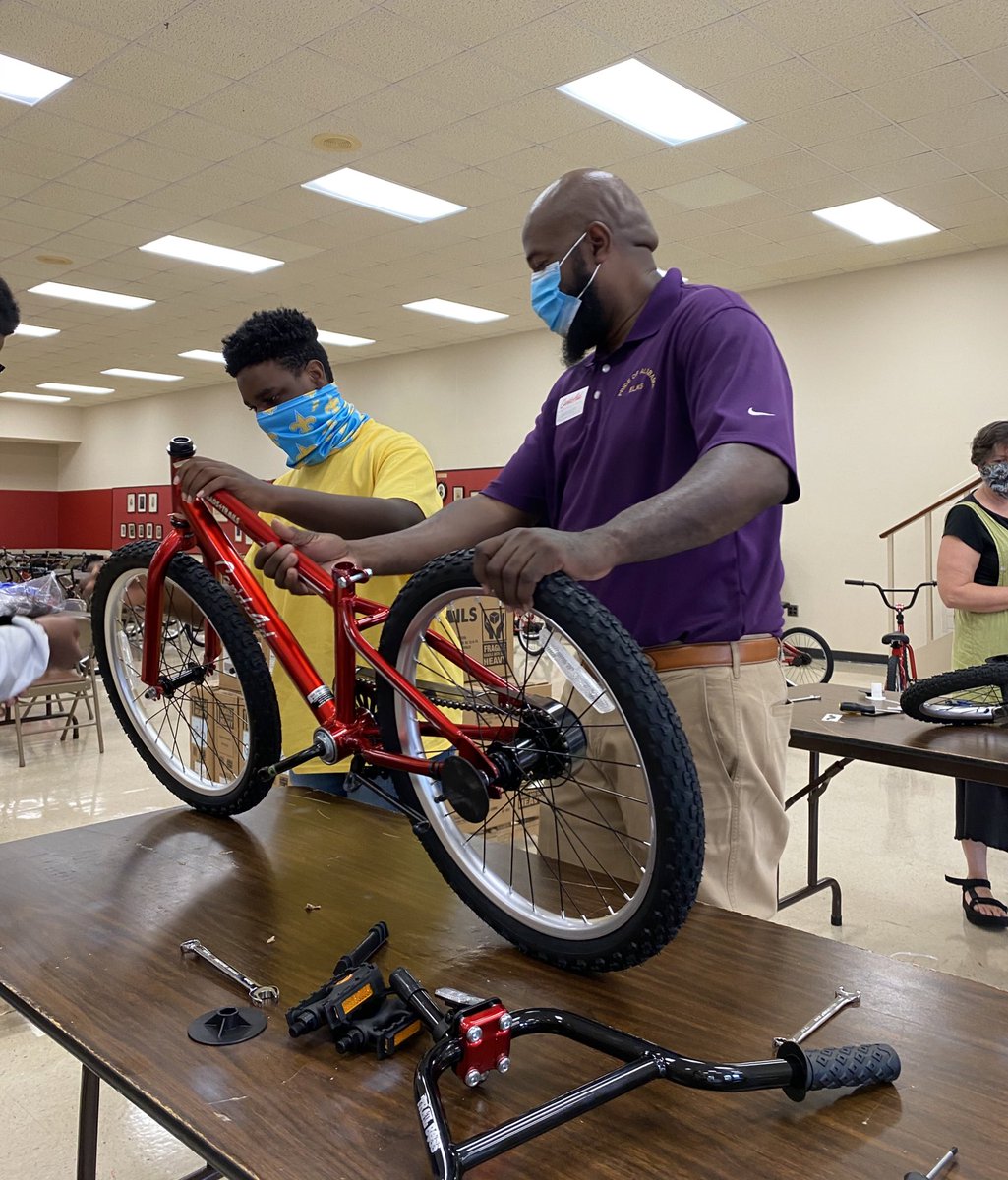 CANdAid's tweet photo. Over the weekend, volunteers in Selma, AL rallied to build 60 bikes for local 1st graders. This brings us to a total of 543 bikes built in 2020, and 4,317 bikes since 2016. 👏🚲

Thanks to @HomeDepotFound + @HomeDepot for providing tools and supporting our #DoGoodery efforts! https://t.co/HUSikGas6u