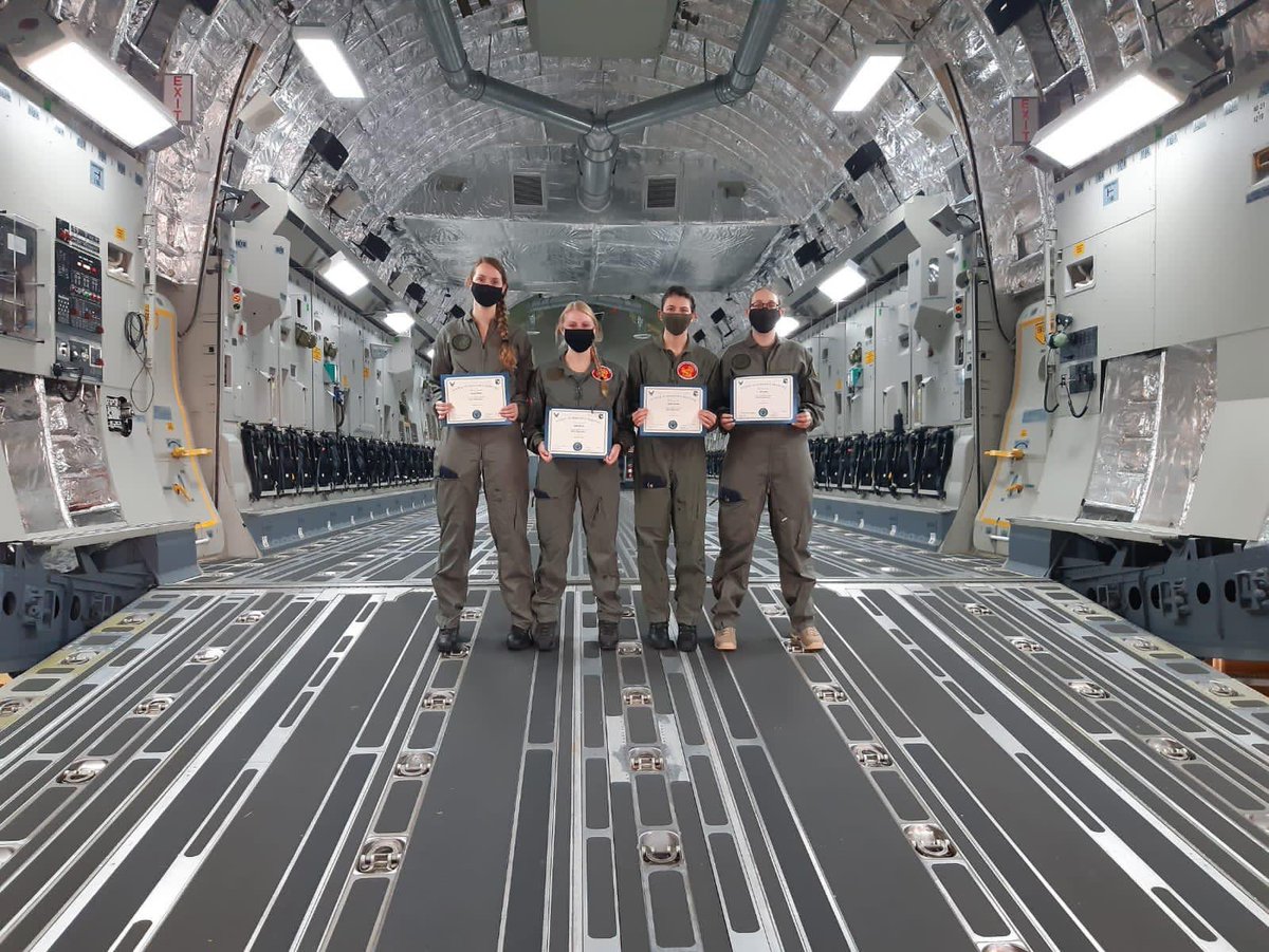 4 succesvol afgestudeerde Aero Medical Flight Nurses <a href="/CML_KLu/">CML</a> /OGZ na 5 weken studie aan de United States AirForce School of Aerospace Medicine (USAFSAM), Ohio. Zo kan <a href="/Kon_Luchtmacht/">Koninklijke Luchtmacht</a> haar unieke taak ‘gewonden-luchttransport’ voor Defensie blijvend uitvoeren. Trots! Chapeau!