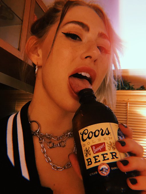 holy shit i just realized there&rsquo;s 500k of you!!! 100k of you joined us this year &amp; i&rsquo;m not sure where<a href="/tag/bajablast"class="tags"><span>#bajablast</span></a>