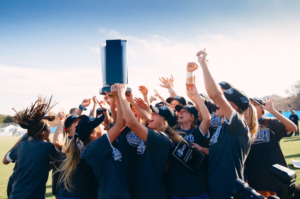1️⃣ year ago today we won the MW Championship in front of a record crowd at home! 

Let’s take a 👀 🔙 at this monumental day!

🏆🏆🏆 

#BleedBlue🐴