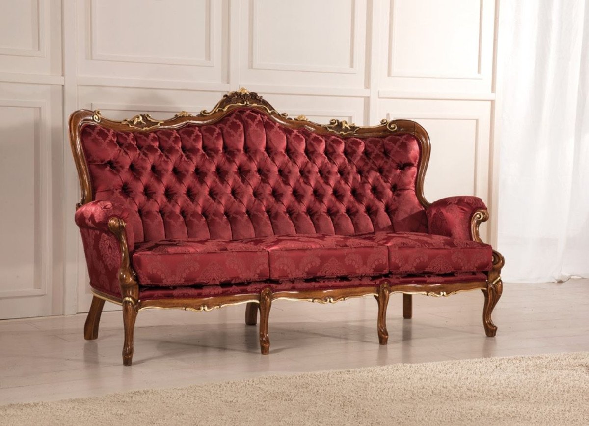 The couch Taehyung chose is baroque style. You can recognize the style by its flower ornaments and winged shape. It's a beautiful regal gold and red velvet, adding a luxurious accent to tie the room together. +